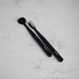 Set de Cepillo de Dientes y Limpiador de Lengua Negro