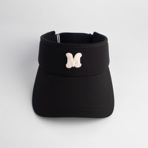 Visera Letra M Negra