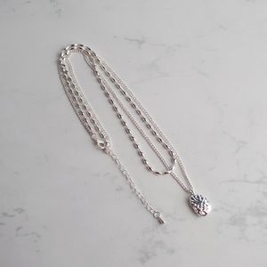 Collar de Esferas y Dije Plateado
