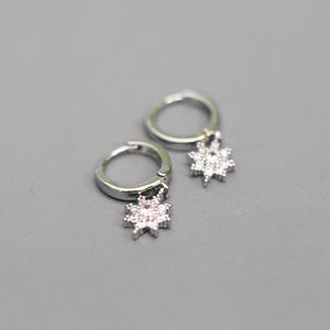 Aretes de Argolla con Dije Flor Brillante Plateado