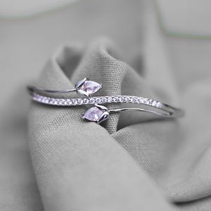 Pulsera Rigida Con Diseno Flor Brillante Plateado