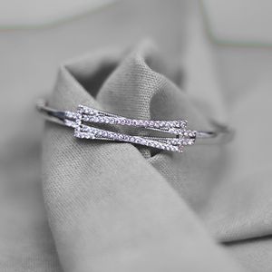Pulsera Rígida con Diseño Doble Linea Brillante Plateado
