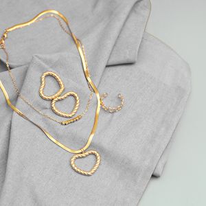 Set de Joyería Modelo Corazón Dorado