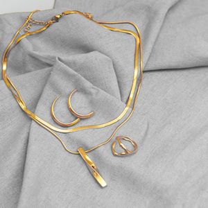 Set de Joyería Modelo Argolla Dorado