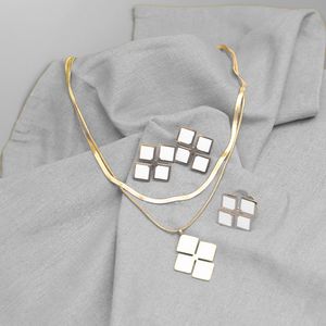 Set de Joyería Modelo Rombo Dorado