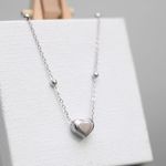 Collar-Con-Esferas-Y-Dije-Corazon-Plateado