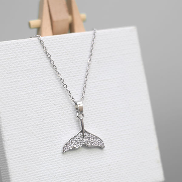 Collar-Con-Dije-Cola-De-Sirena-Con-Brillantes-Plateado