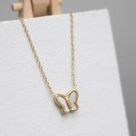 Collar-Con-Dije-Mariposa-Blanco-Con-Centro-Dorado