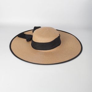Sombrero de Playa Ala Ancha con Lazo Negro