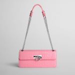 Bolso-rosa-con-detalles-plateados