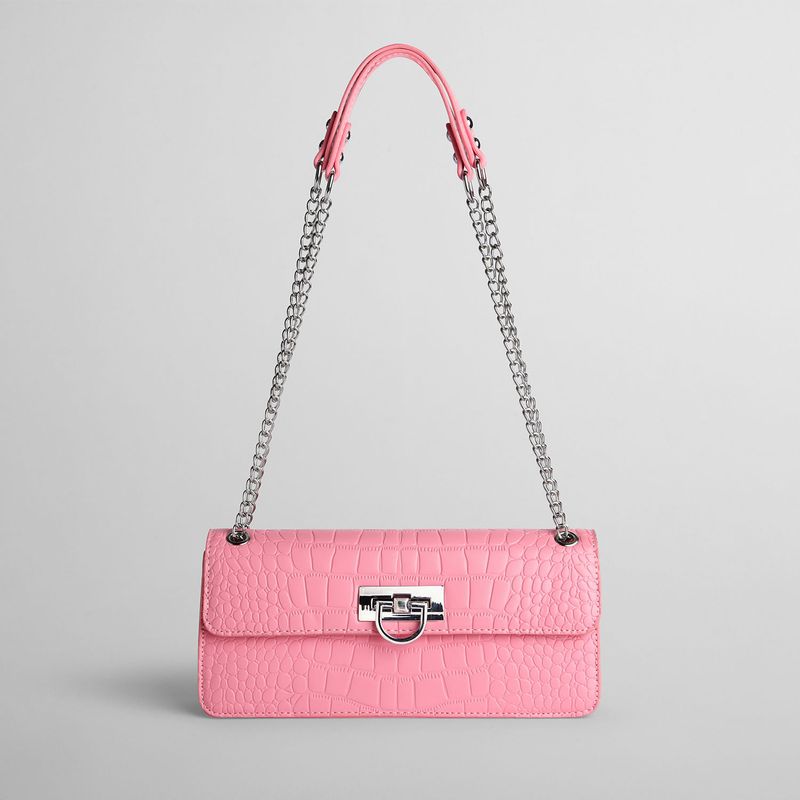 Bolso-rosa-con-detalles-plateados