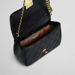 Bolso-negro-con-detalles-dorados