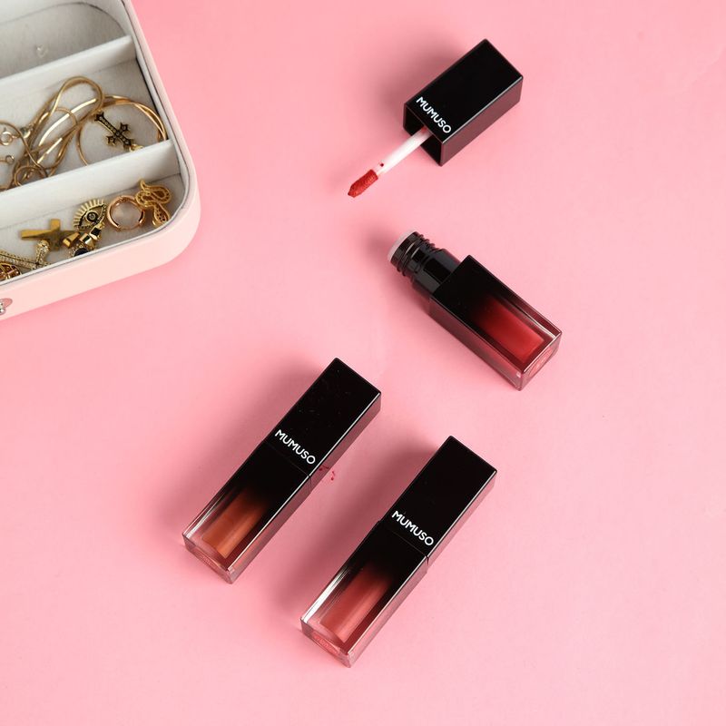 0000023605_VELVET-LIP-GLOSS--02-LARK-_3op.jpg